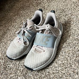 Nike Size 7 women’s runners